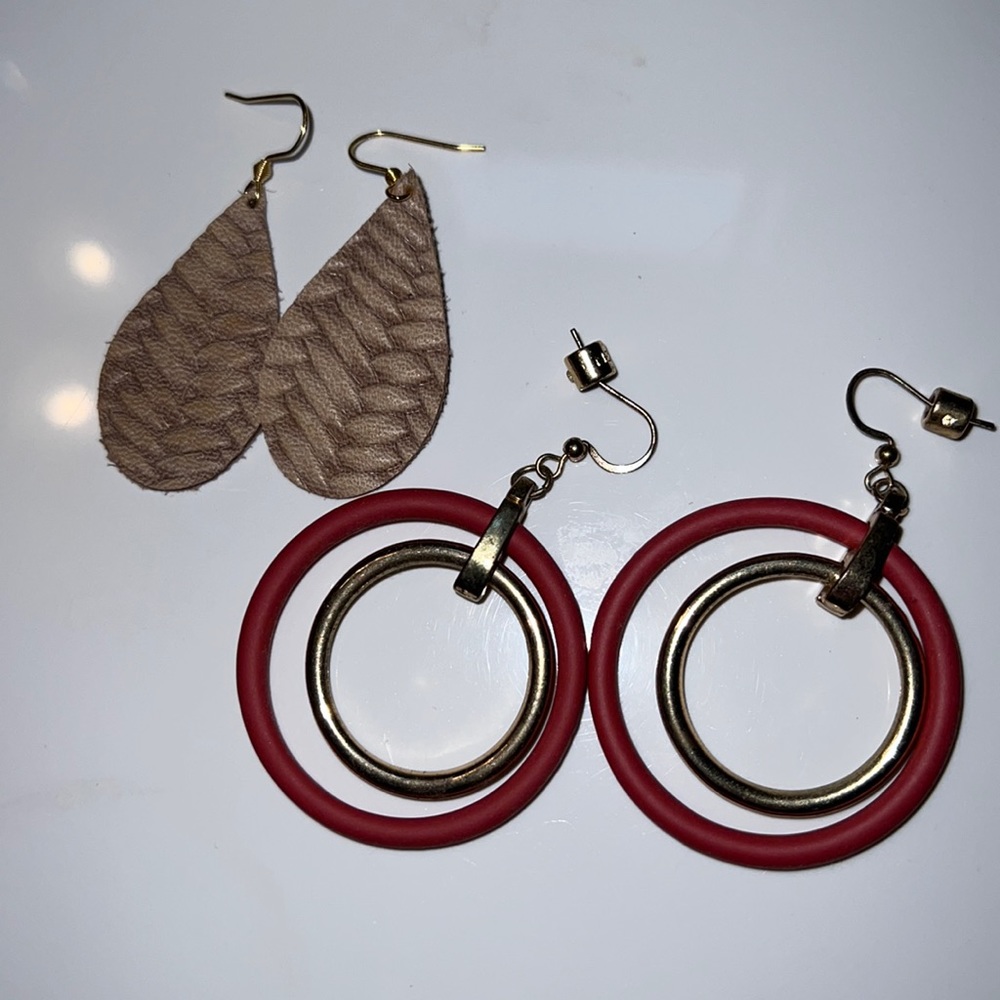 2 sets of cute earrings